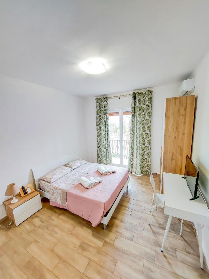 Metro Guest House Неаполь Экстерьер фото